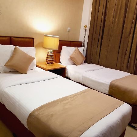 Al Muhanna Plaza Luxury Plus Salmiya Exterior photo